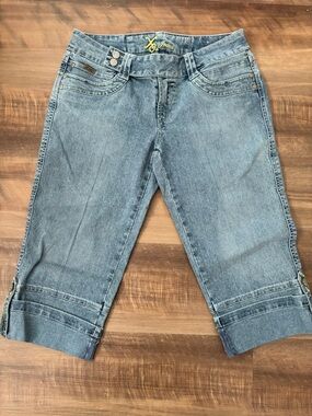 - X.O.X.O low rise Vintage (Y2K) light wash capri denim(wide leg) 7/8